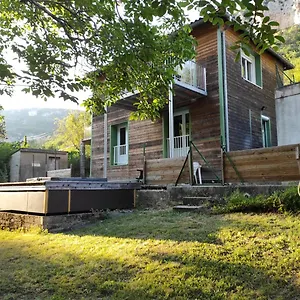 https://maison-au-bord-de-leau-avec-jacuzzi.midi-pyreneeshotels.com